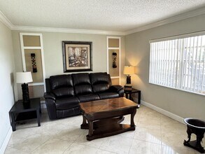 984 Normandy Ln in Delray Beach, FL - Building Photo - Building Photo