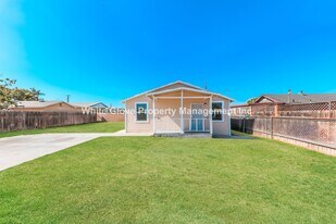 7585 Knott Ave in Buena Park, CA - Building Photo