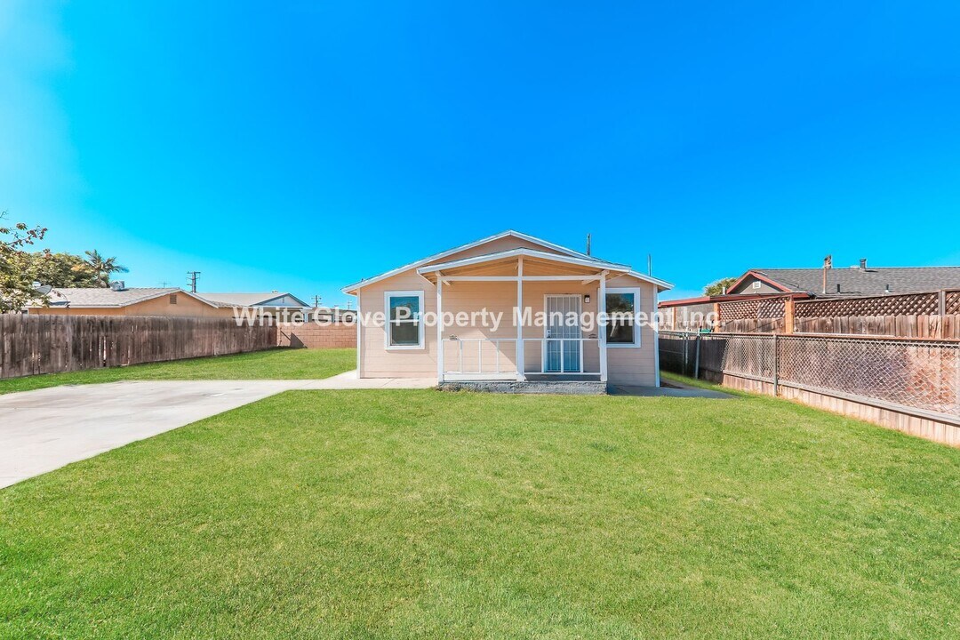 7585 Knott Ave in Buena Park, CA - Building Photo