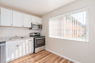 DES ARBOLES in Florissant, MO - Building Photo