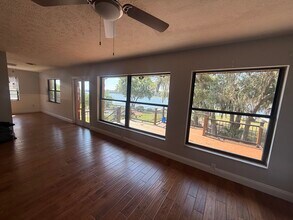 10180 SE 139th Pl, Unit Little Lake Weir Upstairs 2/2 Lakefront in Summerfield, FL - Building Photo - Building Photo