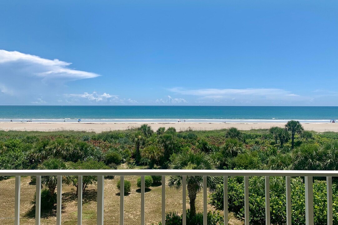 8700 Ridgewood Ave in Cape Canaveral, FL - Building Photo