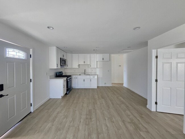 13031 Goleta St in Los Angeles, CA - Building Photo - Building Photo