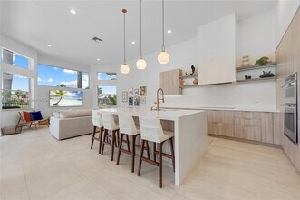 341 Mallard Rd in Weston, FL - Building Photo - Building Photo