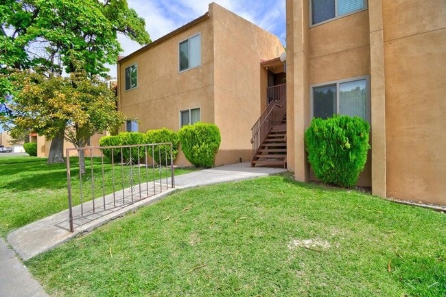 property at 931 Country Club Dr SE