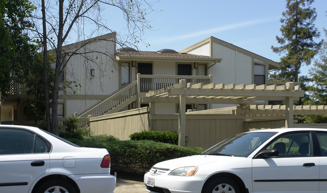 Creekwood Terrace in Concord, CA - Building Photo - Building Photo