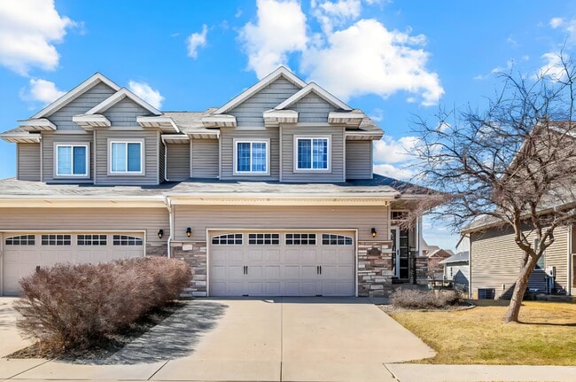 1795 Sara Ct in North Liberty, IA - Foto de edificio - Building Photo