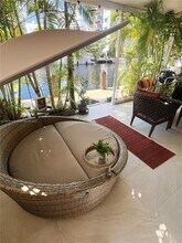 3756 NE 167th St in North Miami Beach, FL - Foto de edificio - Building Photo