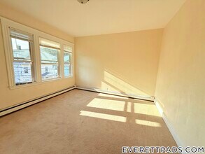 39 Irving St in Everett, MA - Building Photo - Building Photo