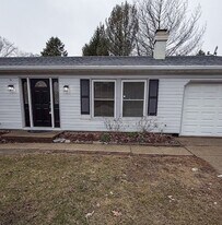 2005 S Prospect Ave in Champaign, IL - Building Photo