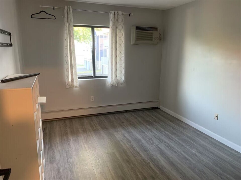 43-51-51 Albion St in Melrose, MA - Building Photo