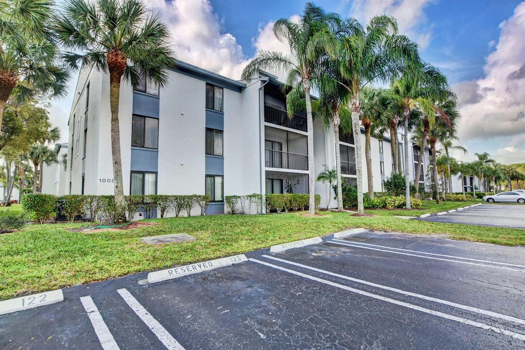 1008 Green Pine Blvd in West Palm Beach, FL - Building Photo