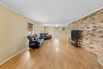 1412 W McNeese St in Lake Charles, LA - Building Photo - Building Photo