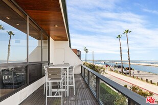 6209 Pacific Ave in Los Angeles, CA - Building Photo