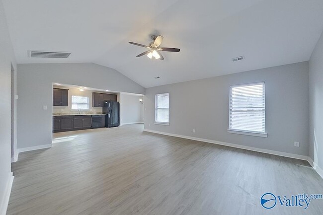 488 Ford Chapel Rd in Harvest, AL - Foto de edificio - Building Photo