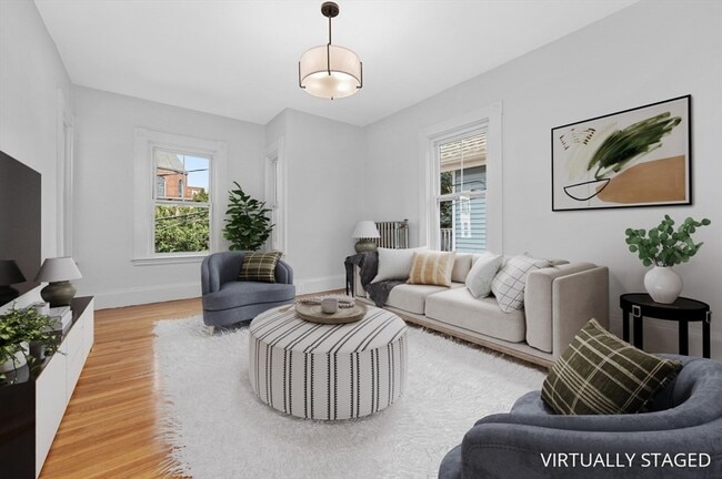 property at 9 Kingman Rd