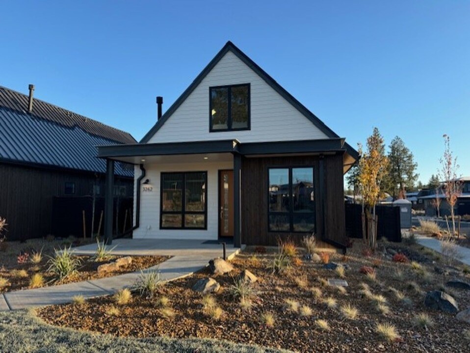 3278 NW Celilo Ln in Bend, OR - Building Photo