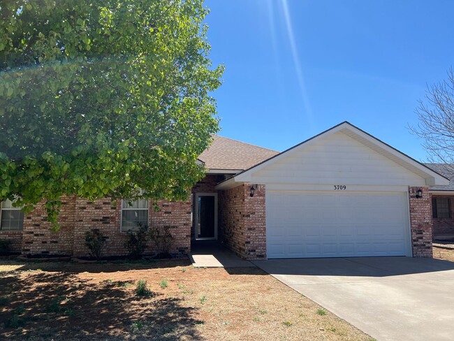 3709 Benjamin Davis Dr in Clovis, NM - Building Photo - Building Photo