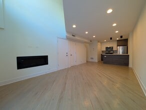 3763 N Sheffield Ave, Unit 954G102 in Chicago, IL - Foto de edificio - Building Photo