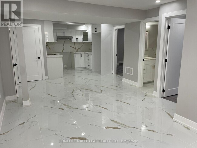 21 Baccarat Crescent in Brampton, ON - Building Photo - Building Photo