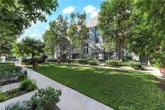 210 N Spurgeon St in Santa Ana, CA - Building Photo - Building Photo