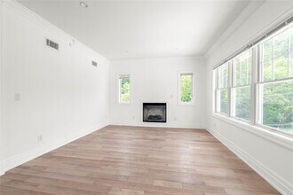 22 Sagamore Hill Dr in Port Washington, NY - Building Photo - Building Photo