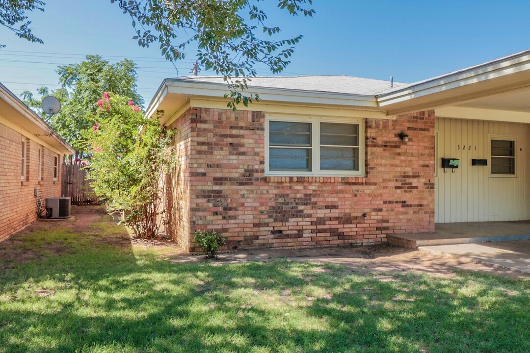 3221 33rd St in Lubbock, TX - Building Photo