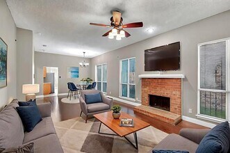 2048 Williams Way Ln in Dallas, TX - Building Photo - Building Photo