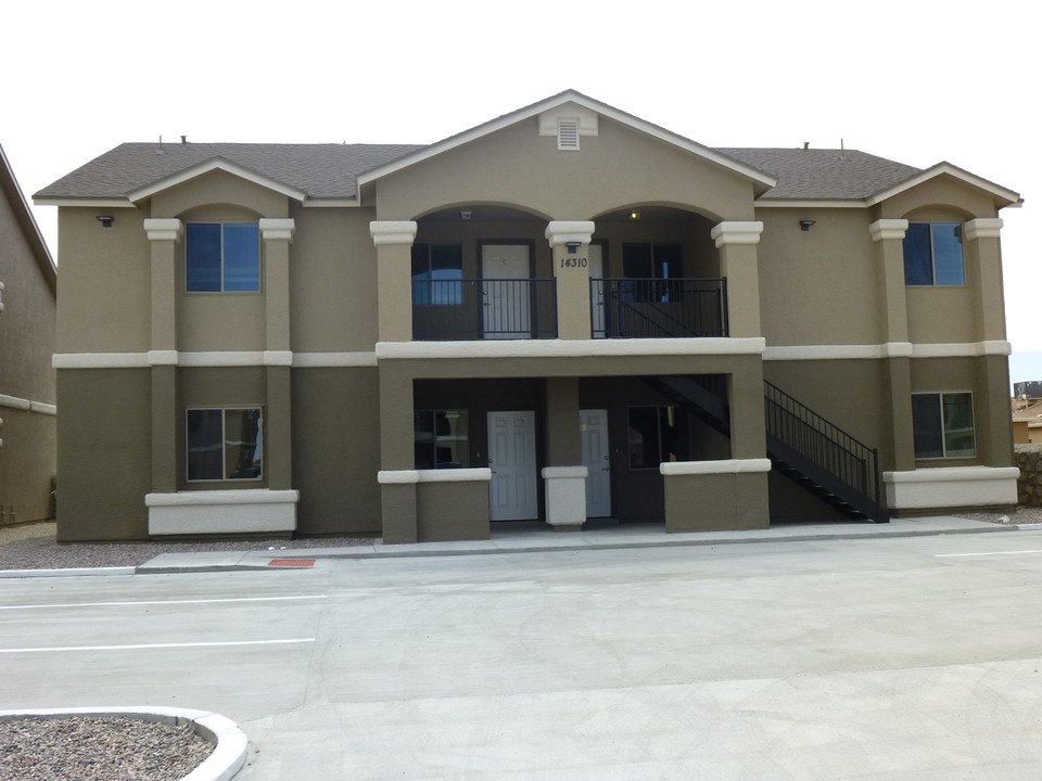 14310 Gil Reyes Dr in El Paso, TX - Foto de edificio