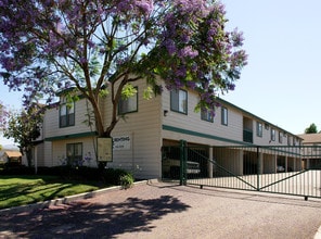 Juniper Apartments in Fontana, CA - Building Photo - Building Photo