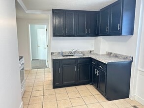 6332 28th Ave, Unit 1st floor unit in Kenosha, WI - Building Photo - Building Photo