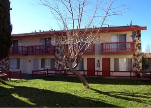 Stone Crest Apartments in Vallejo, CA - Building Photo - Building Photo