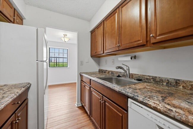 2402 Pond View Dr in West Chester, PA - Building Photo - Building Photo