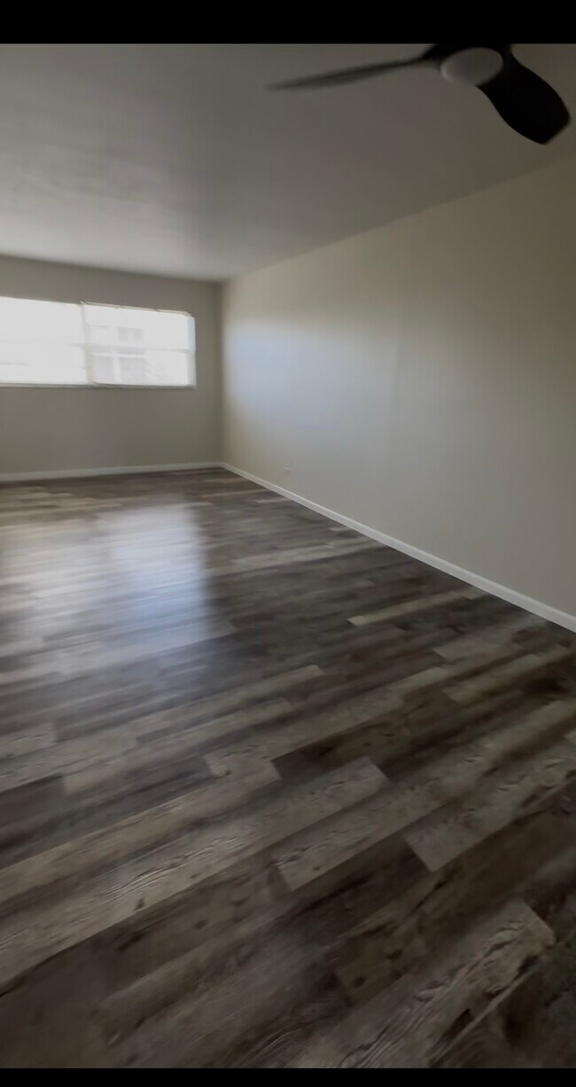 220 SW 9th Ave, Unit 419 in Hallandale Beach, FL - Foto de edificio - Building Photo