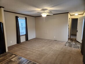 235 Magnolia Pl in Belleville, MI - Foto de edificio - Building Photo