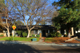 El Rio Gardens in Bakersfield, CA - Building Photo - Building Photo