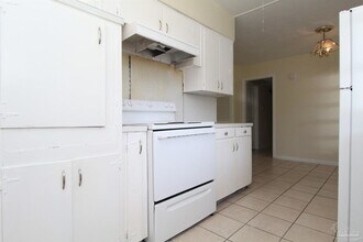 106 St Regis Dr in Pensacola, FL - Foto de edificio - Building Photo