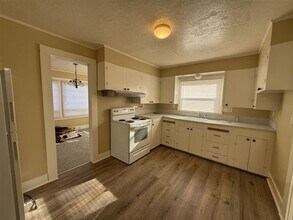 5925 SW Hall Blvd in Beaverton, OR - Building Photo - Building Photo