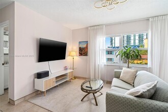 1824 Monroe St, Unit 10 in Hollywood, FL - Building Photo - Building Photo