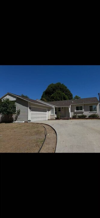18241 Schoenborn St in Northridge, CA - Foto de edificio