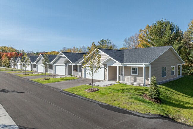 The Flats of Acme Village in Williamsburg, MI - Building Photo - Building Photo