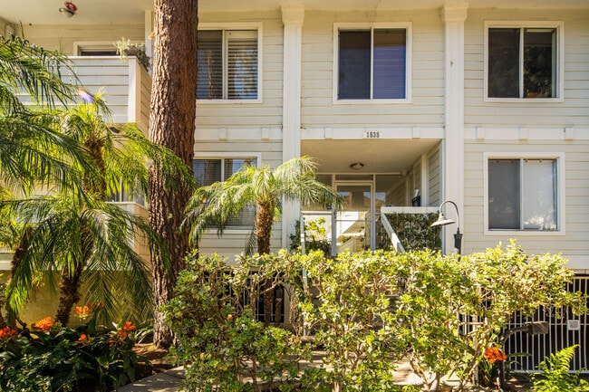 1535 Granville Ave in Los Angeles, CA - Foto de edificio - Building Photo