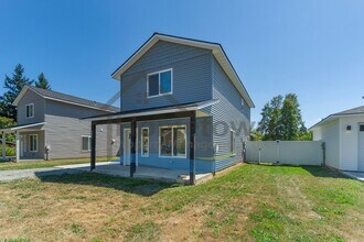 223 4th St in Ponderay, ID - Building Photo - Building Photo