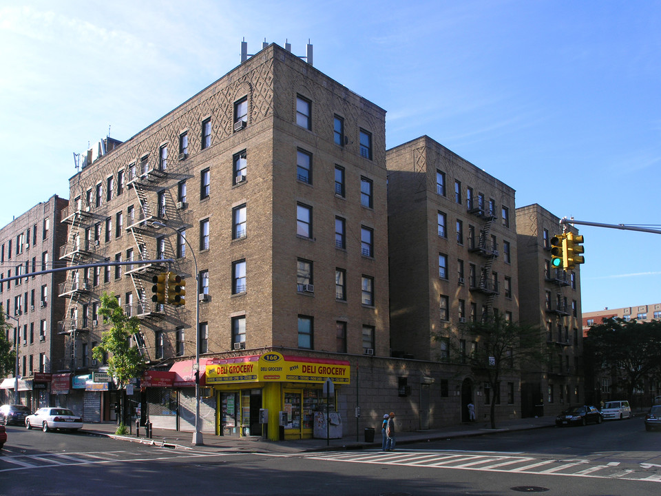 1704 Morris Ave in Bronx, NY - Foto de edificio