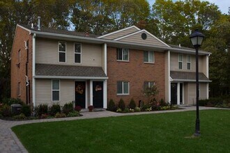 1 Country Club Dr in Coram, NY - Building Photo - Building Photo
