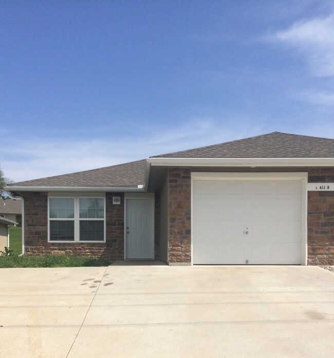 611 W Market St in Warrensburg, MO - Building Photo - Building Photo
