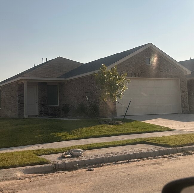 property at 905 Shady Oaks Dr