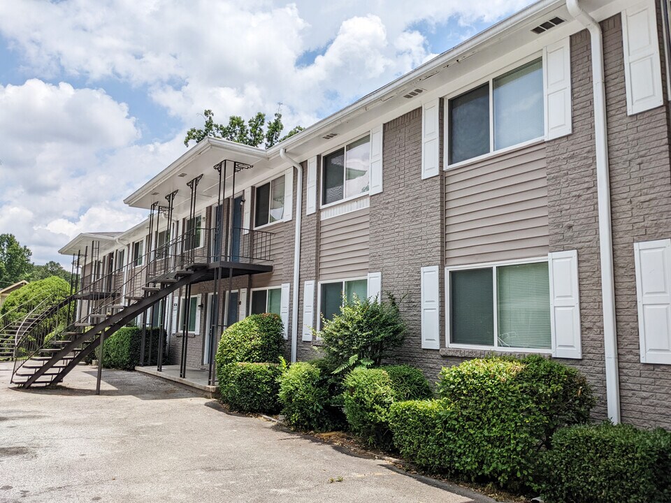 Somerset Apartment in College Park, GA - Building Photo