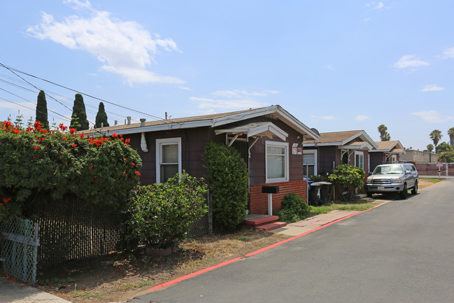 590 Flower St in Chula Vista, CA - Building Photo - Building Photo