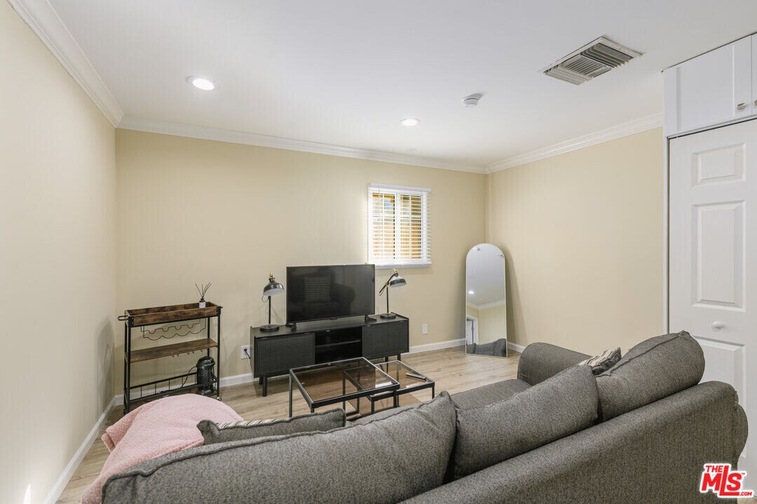 11680 Hatteras St in Los Angeles, CA - Building Photo